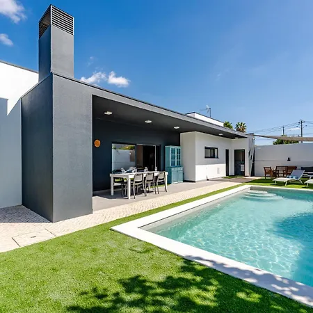 Casa Alzaitun, Azeitao With Heated Pool بيت للعطل *