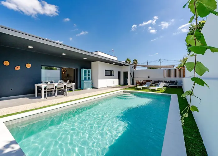 Casa Alzaitun, Azeitao With Heated Pool بيت للعطل